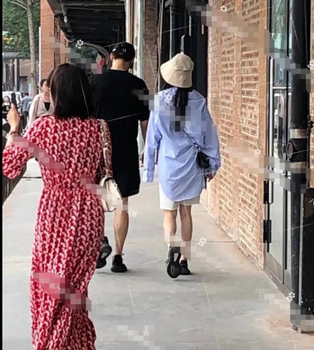 网传魏大勋疑与杨幂穿情侣鞋逛街，男方挂断电话女方无回应