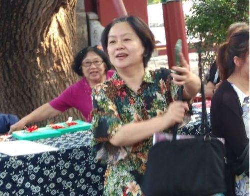 鞠萍素颜现身照片曝光已成标准老太太了 鞠萍在做什么近况曝光
