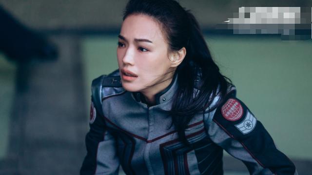 《上海堡垒》现真容，鹿晗舒淇火力全开，品质不输《流浪地球》？