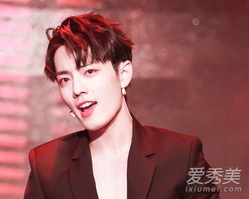 肖战敷眼膜现身怎么回事 肖战为什么敷眼膜