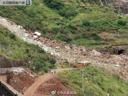 成昆铁路甘洛段突发山体崩塌 24人遇险
