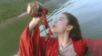 孟美岐太惨了！通宵努力演碧瑶却是包租婆发型，站李沁旁反差太大