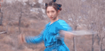 孟美岐太惨了！通宵努力演碧瑶却是包租婆发型，站李沁旁反差太大