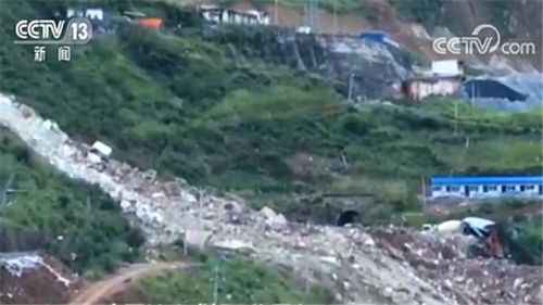 四川甘洛岩体崩塌现场图曝光 四川甘洛岩体为什么崩塌如何引发的？