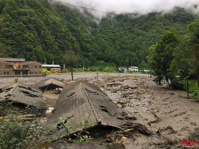 卧龙上万游客滞留怎么回事 强降雨致当地多处发生山洪泥石流灾害
