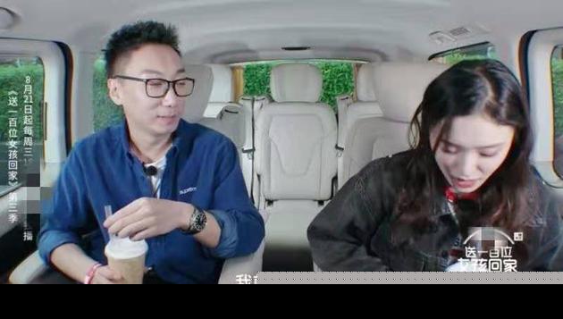 林允表示只舔一口奶茶
