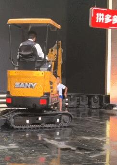 王一博开挖掘机 开啥不重要还是要看谁开啊