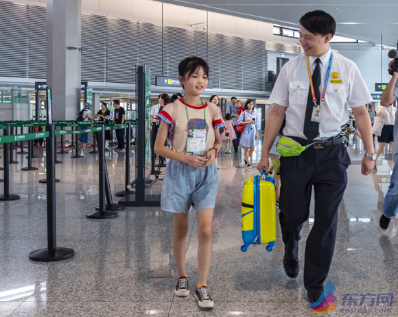 开学在即 上海机场迎无陪儿童出行高峰