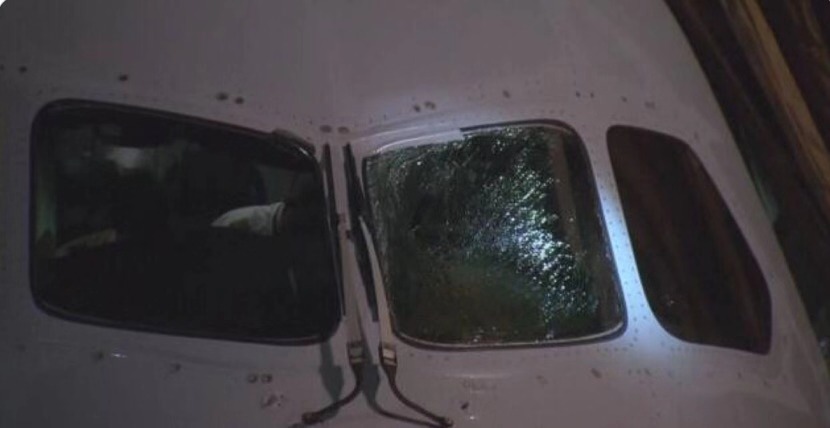 波音787驾驶舱玻璃破裂图片曝光 波音787驾驶舱玻璃破裂原因是什么