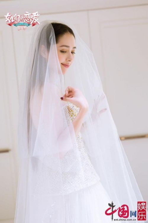 郭碧婷婚纱照高清组图曝光 郭碧婷婚纱是什么样的网友直呼太仙了
