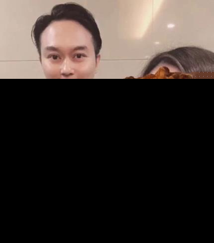 美颜滤镜下的张智霖什么情况 美颜滤镜下张智霖的照片