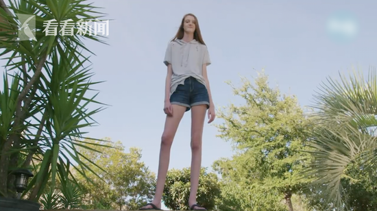 16岁女生逆天长腿 16岁少女拥有着一双135厘米的大长腿