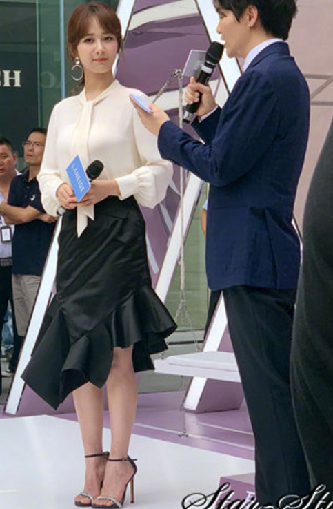 杨紫荷叶边半裙造型曝光什么样的？杨紫荷叶边半裙造型好看吗组图