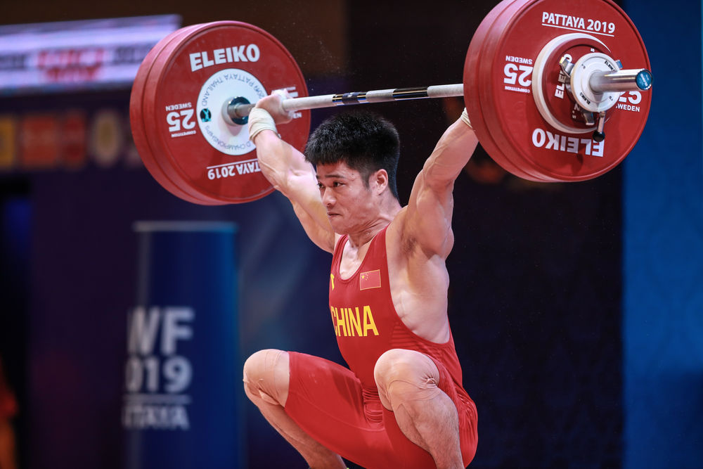 李发彬破纪录夺金事件详情，李发彬总成绩318公斤包揽3项冠军
