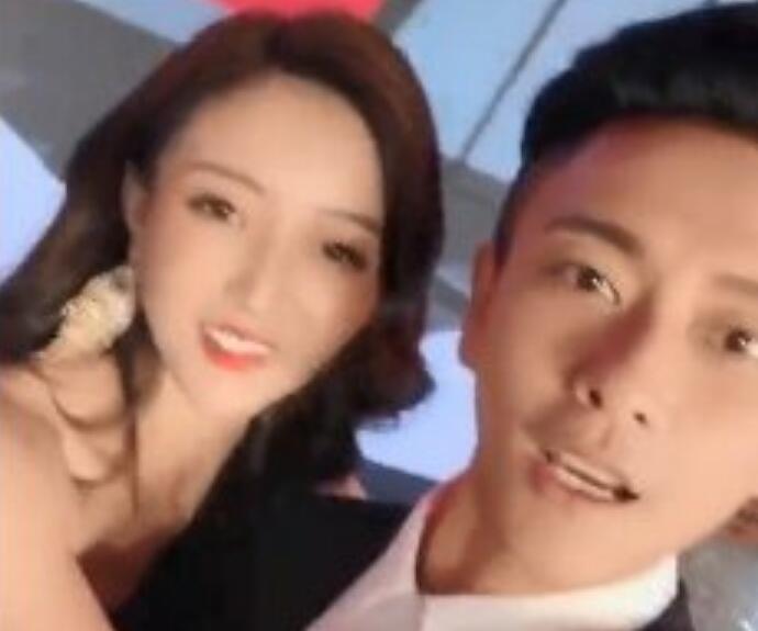 黄宗泽被网红强搂抱