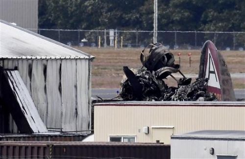 美国一架飞机坠毁怎么回事 B-17轰炸机坠毁已致7人死亡