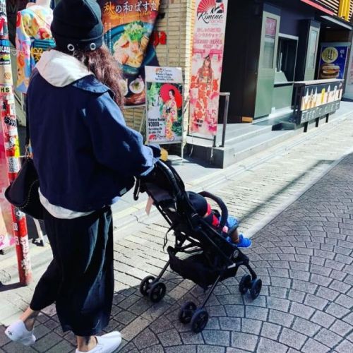 张柏芝小儿子正面照曝光长什么样的？张柏芝小儿子多大了叫什么名字