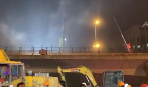 无锡高架桥坍塌现场3辆挖机救援此次事故或与货车超载有关！