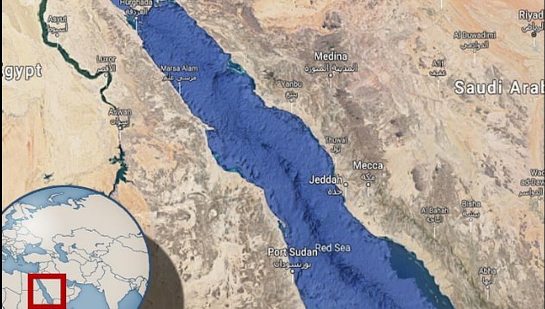 伊朗油轮在红海海域发生爆炸怎么回事 遭两枚导弹击中油泄红海