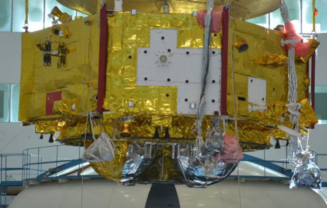 中国火星探测器首次公开亮相 火星探测器“真容”和细节照片曝光