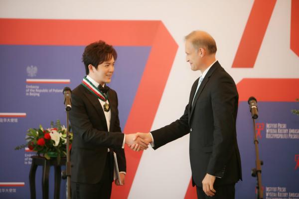中国钢琴家李云迪荣获波兰至高