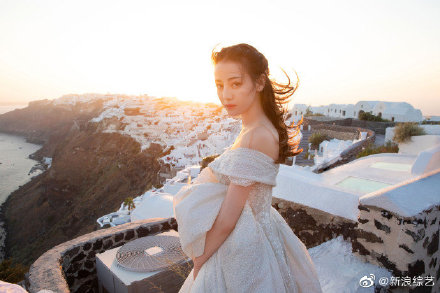迪丽热巴婚纱高清组图曝光太惊艳了 迪丽热巴为什么穿婚纱？