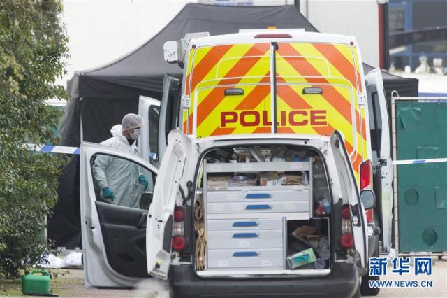 英国货车39具尸体怎么回事 英国工业园区货车内发现39具尸体现场图曝光（3）