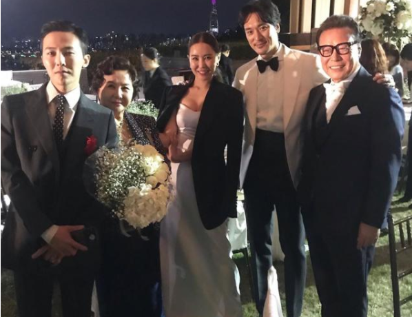 权志龙全家福是怎么回事 权志龙全家福是什么情况