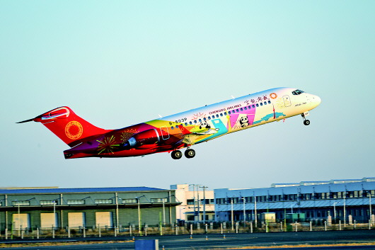 执飞首条国际航线国产ARJ21打开了一扇新的大门