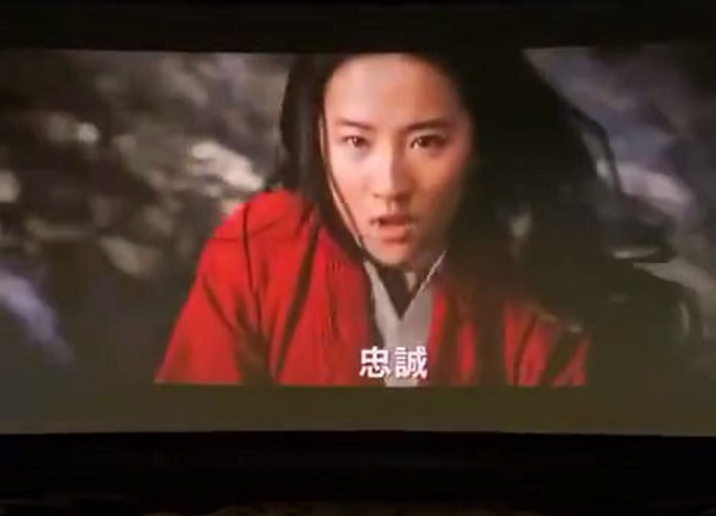 《花木兰》日本预告片曝光 刘亦菲又酷又飒很能打