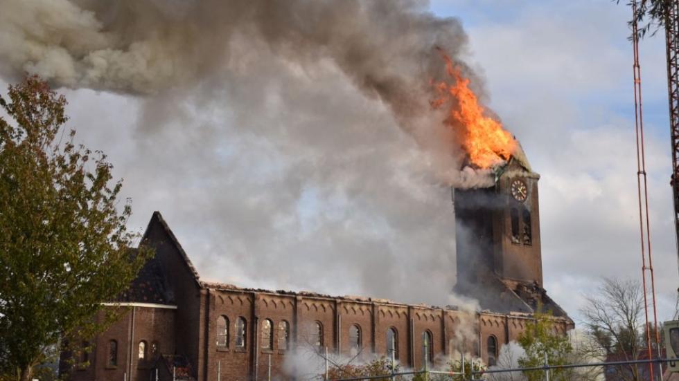 荷兰百年教堂失火怎么回事 建于19世纪教堂失火原因是什么