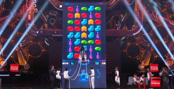 易烊千玺眼镜杀是什么样子的粉丝炸了！易烊千玺拉猪是什么梗（2）