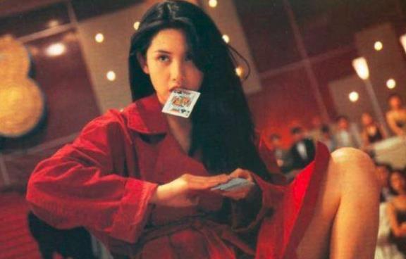 邱淑贞女儿封面照片怎么回事 邱淑贞女儿沈月私照曝光身材火辣