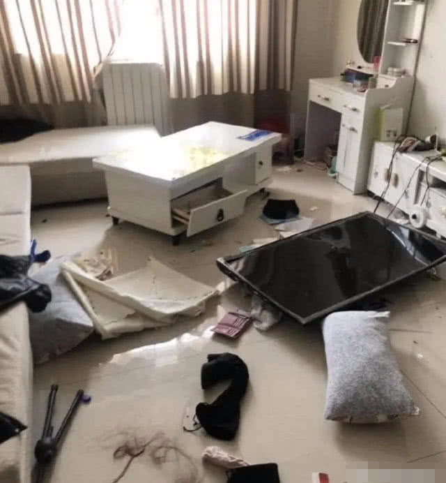 美妆博主宇芽被前男友家暴 视频曝光被强行拽出电梯间 施暴者沱沱身份信息被扒（7）
