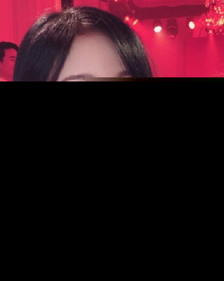 阿沁状态上热搜怎么回事？阿沁分手后首亮相状态很不好平板身材亮了