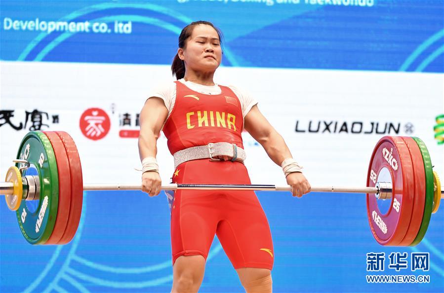 举重——世界杯：邓薇获女子64公斤级抓举和总成绩冠军并创造抓举新世界纪录