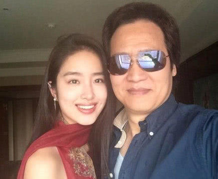 传杨采钰嫁陈金飞是真的吗 杨采钰陈金飞在一起多久了