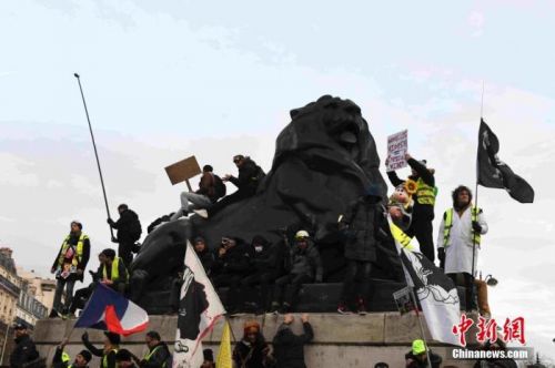 法国政府与工会谈判未破僵局 大罢工恐将延续至明年