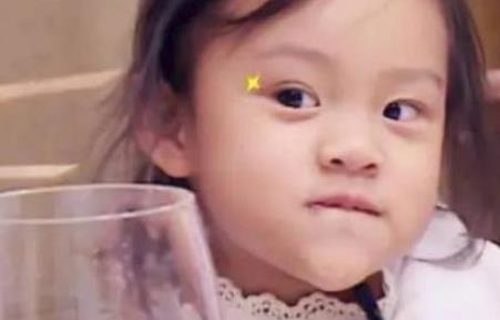 甜馨近照曝光长什么样 甜馨照片2019长得像贾乃亮还是李小璐