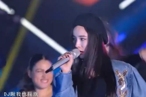 杨幂撞脸李小璐是怎么回事？杨幂为什么会撞脸李小璐两人什么关系