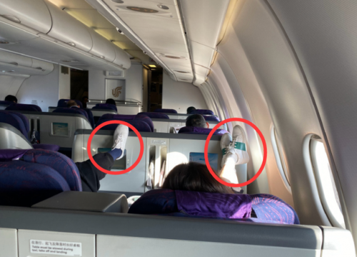 梅婷脚踩飞机显示屏怎么回事？梅婷脚踩飞机显示屏图片曝光被批没素质