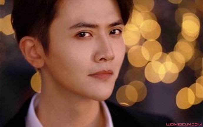 张若昀刘端端牵手