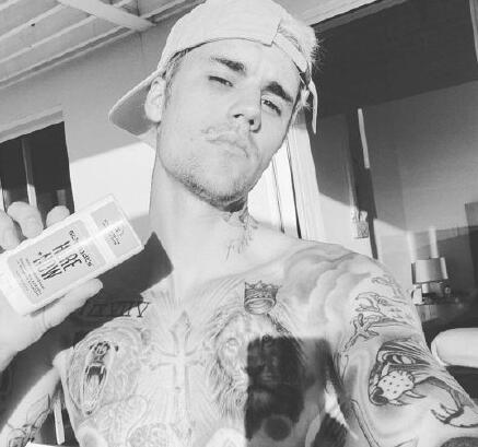 艾薇儿支持比伯怎么回事 艾薇儿和比伯什么关系