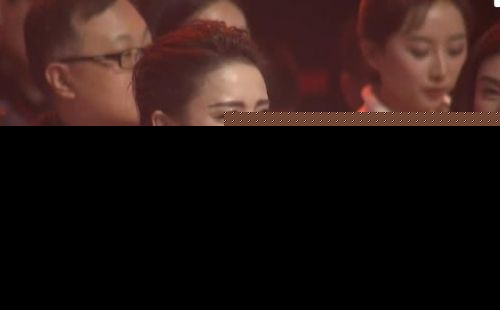 陈思诚获奖公开感谢佟丽娅 女方台下露出甜笑