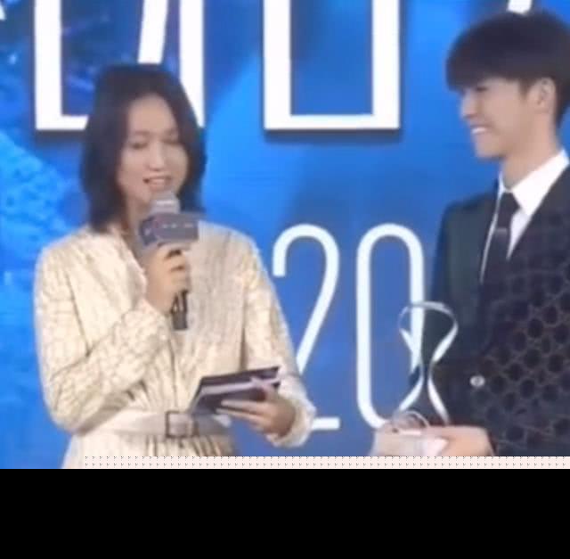 真的没事吗？朱丹的一次次口误，让她的主持地位岌岌可危