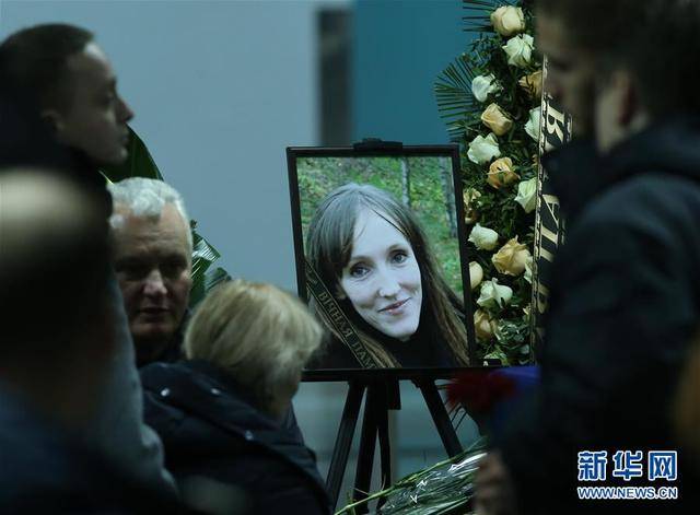 乌克兰遇难者回国 当地群众参加乌航客机事件遇难者悼念活动