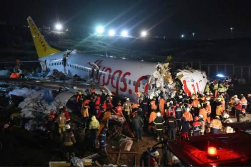波音客机滑出跑道怎么回事 土耳其波音737滑出跑道致3死179伤