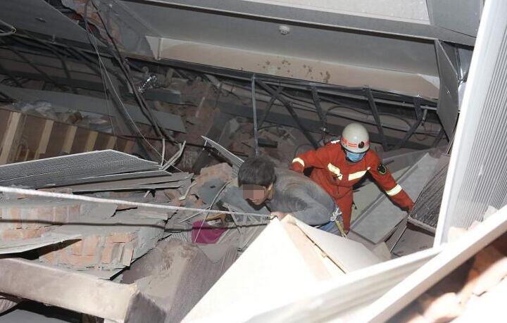泉州欣佳酒店坍塌 已救出48人 正在搜救23人