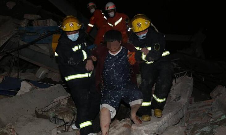 泉州欣佳酒店坍塌 已救出48人 正在搜救23人