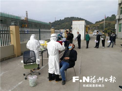 闽清县总医院为当地企业提供核酸采集服务超万次
